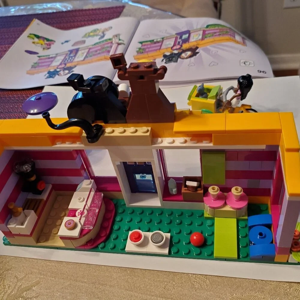 Lego 41699 Friends- Pet-Adoption Cafe 192 Pieces Building Toy Kit Set.